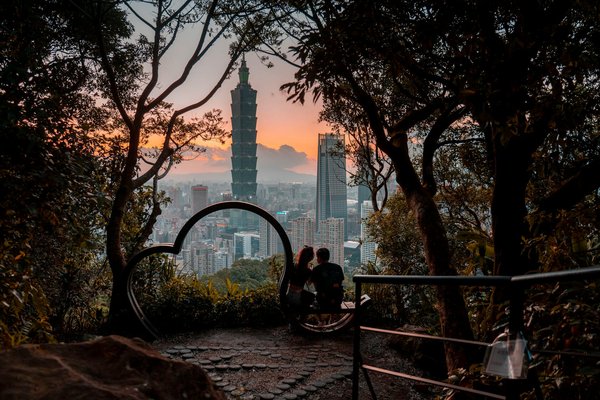 What makes coastal UK rentals a popular choice?